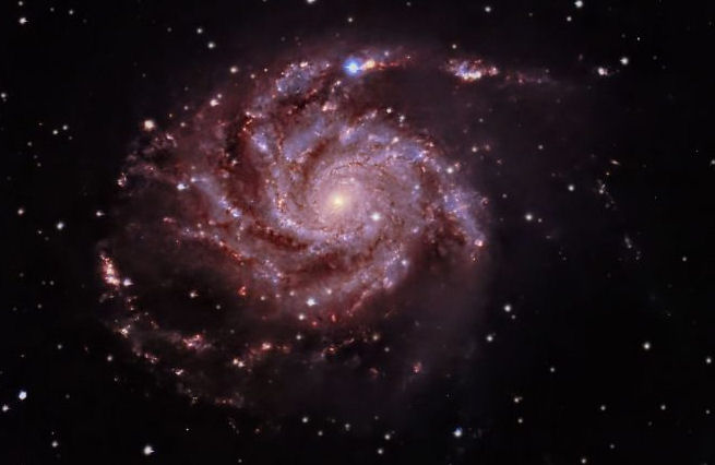 Uma supernova explodiu com um grande brilho em M101