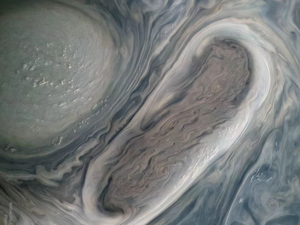 Tempestades impressionantes em Júpiter